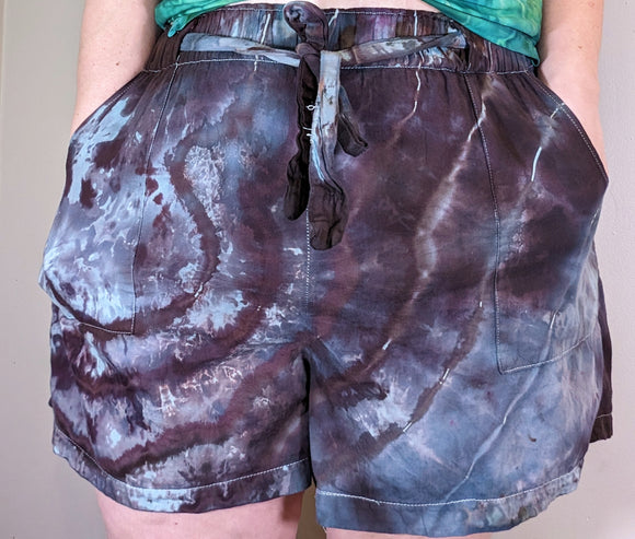 2X high waist shorts with pockets