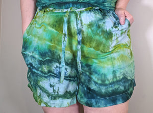 2X high waist shorts with pockets