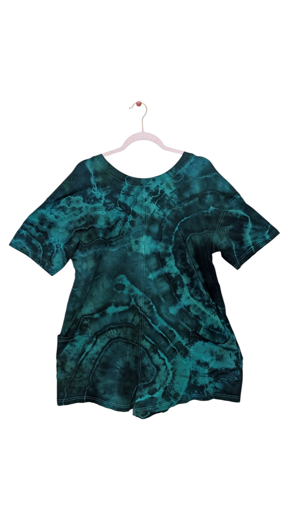 Small t shirt romper with pockets can be reversible with v-nevk in front of back