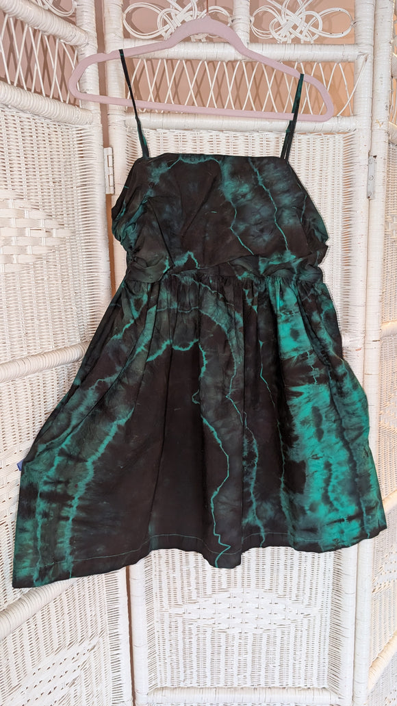 Large dress with pockets