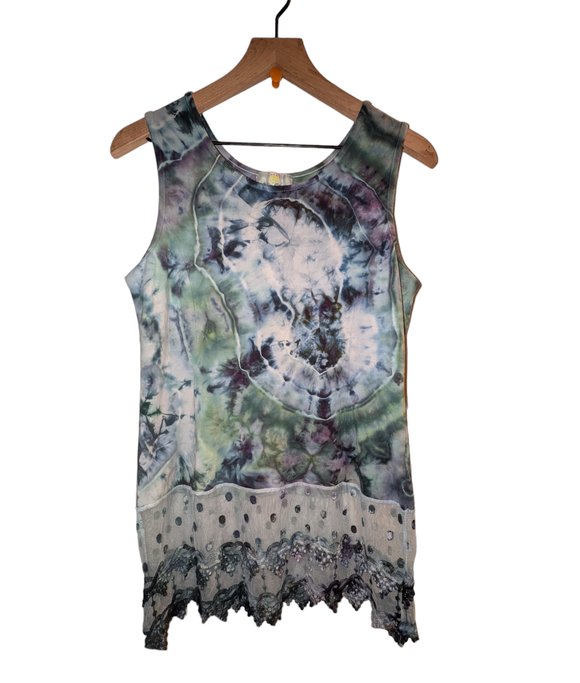 Medium tank with lace trim