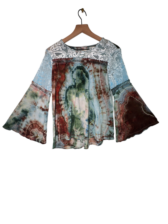 Small bell sleeve top discounted for small hole see picture 2