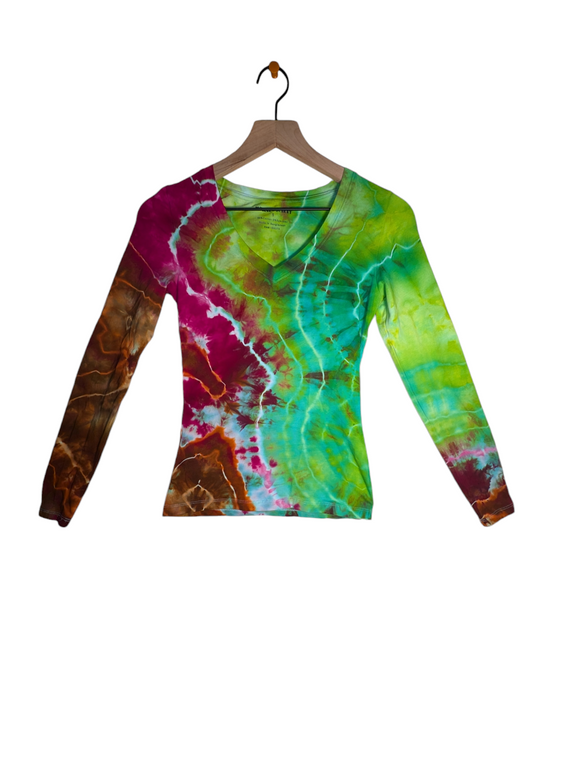 Small v-neck long sleeve